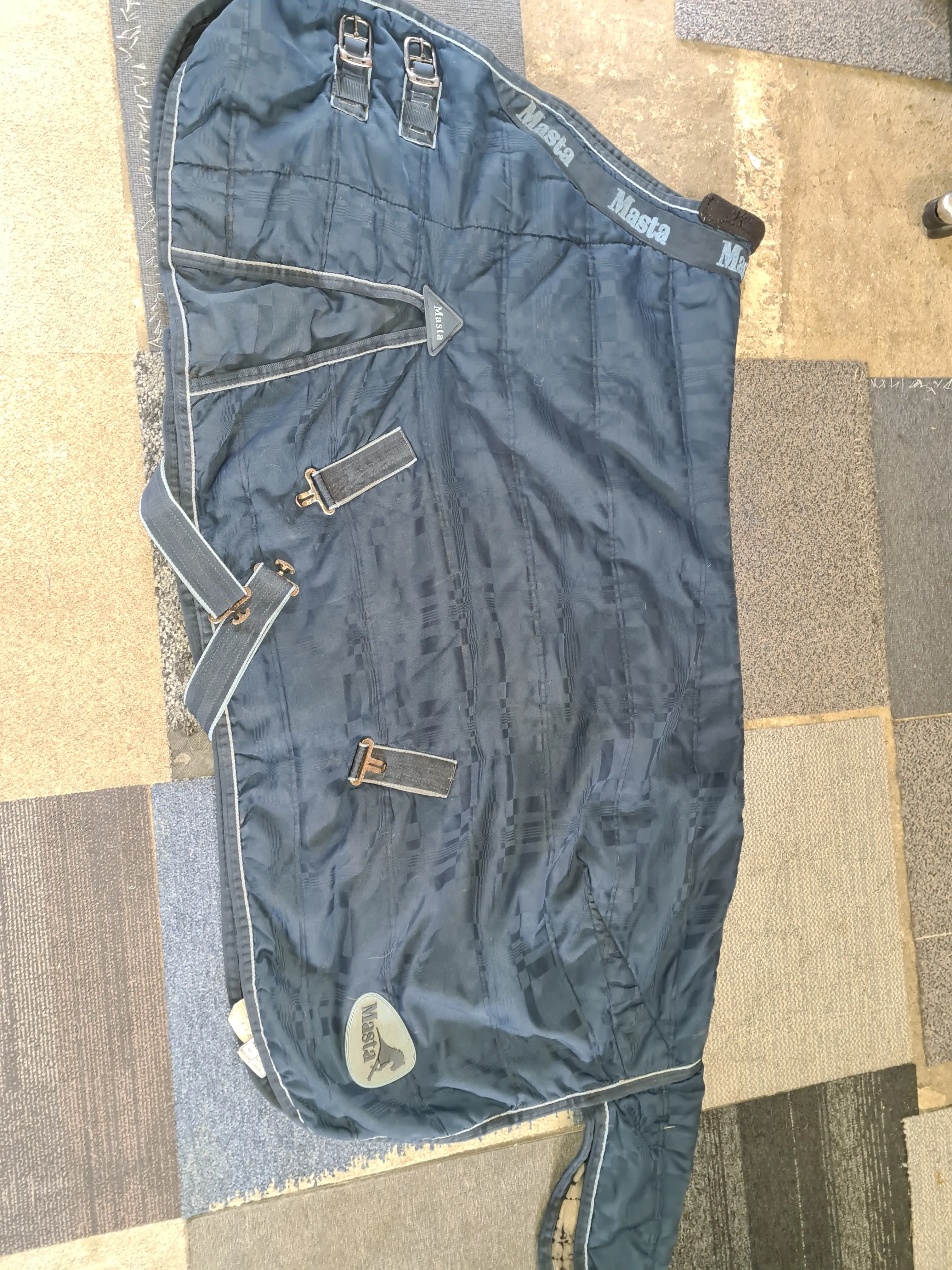 4'6 masta, medium stable rug