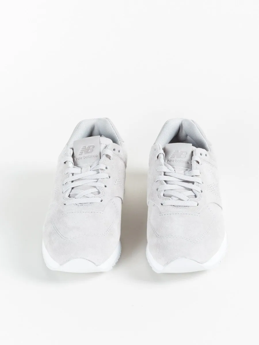 745 sneaker