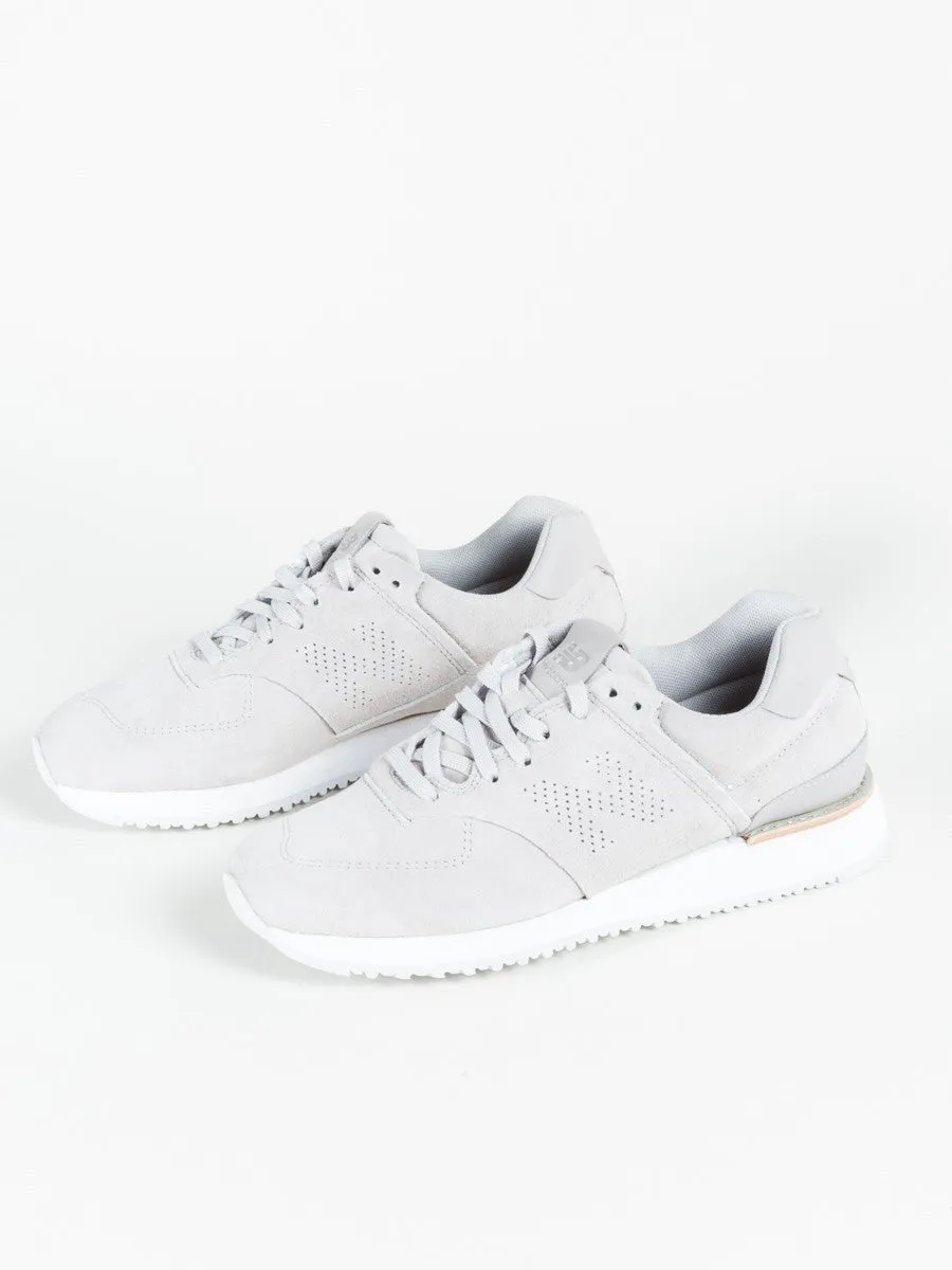 745 sneaker