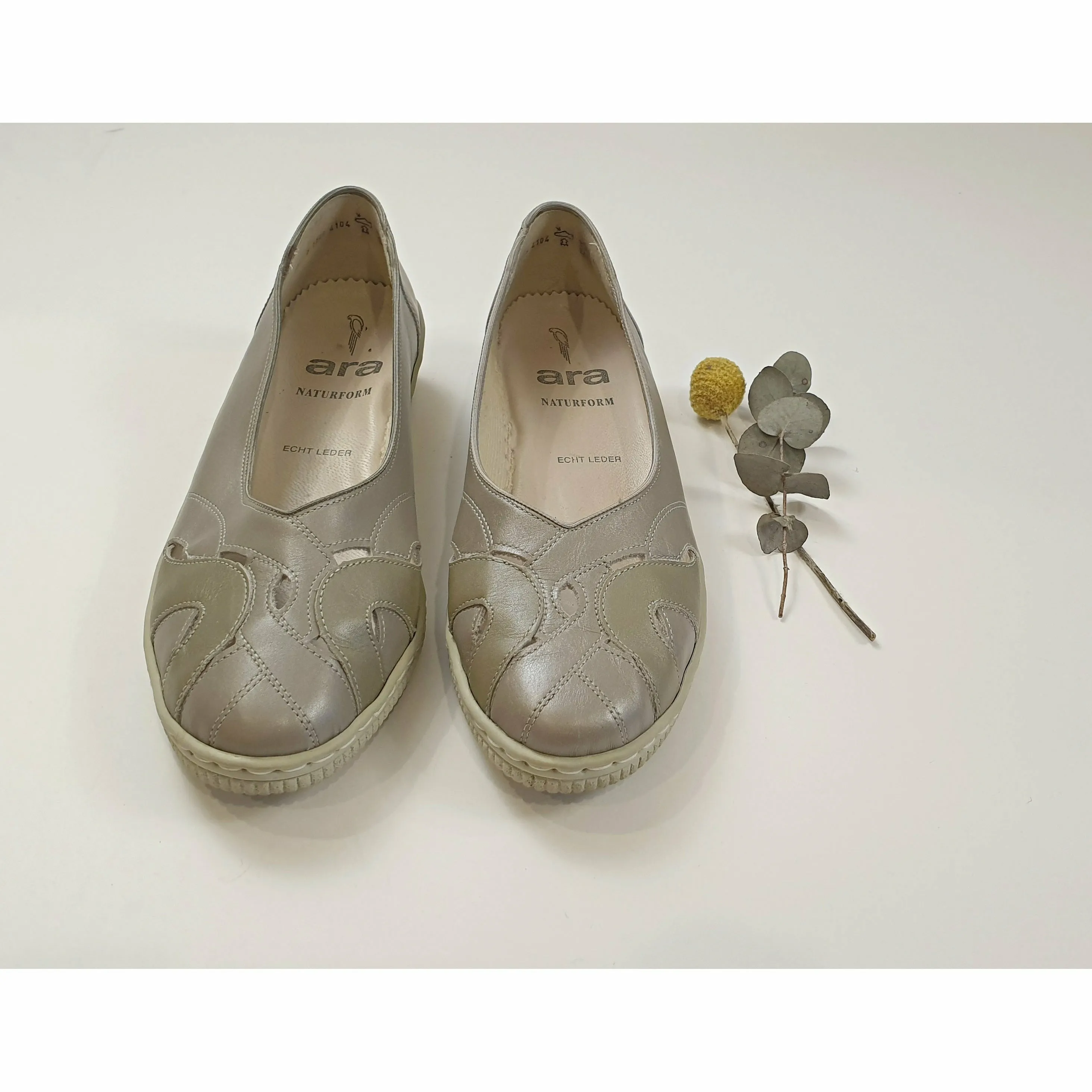 Ara pre-owned naturform pearl/light pewter leather light weight shoes size UK 6 / AU 8