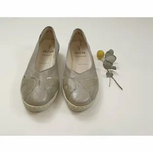 Ara pre-owned naturform pearl/light pewter leather light weight shoes size UK 6 / AU 8