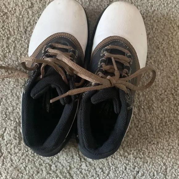 Nike boys golf shoes great condition