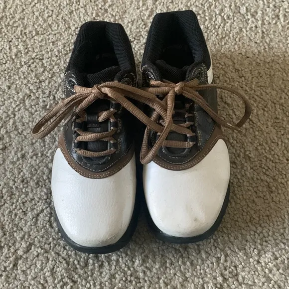 Nike boys golf shoes great condition