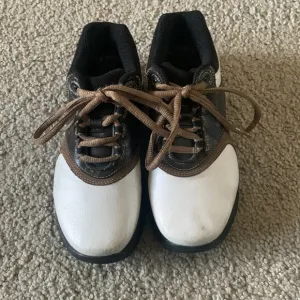 Nike boys golf shoes great condition