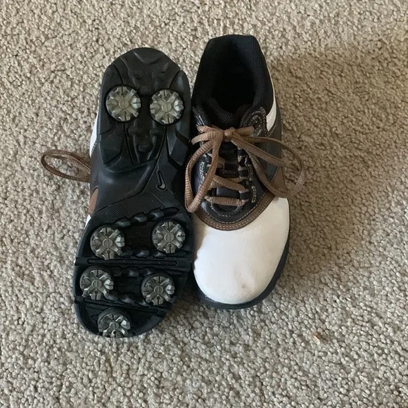 Nike boys golf shoes great condition