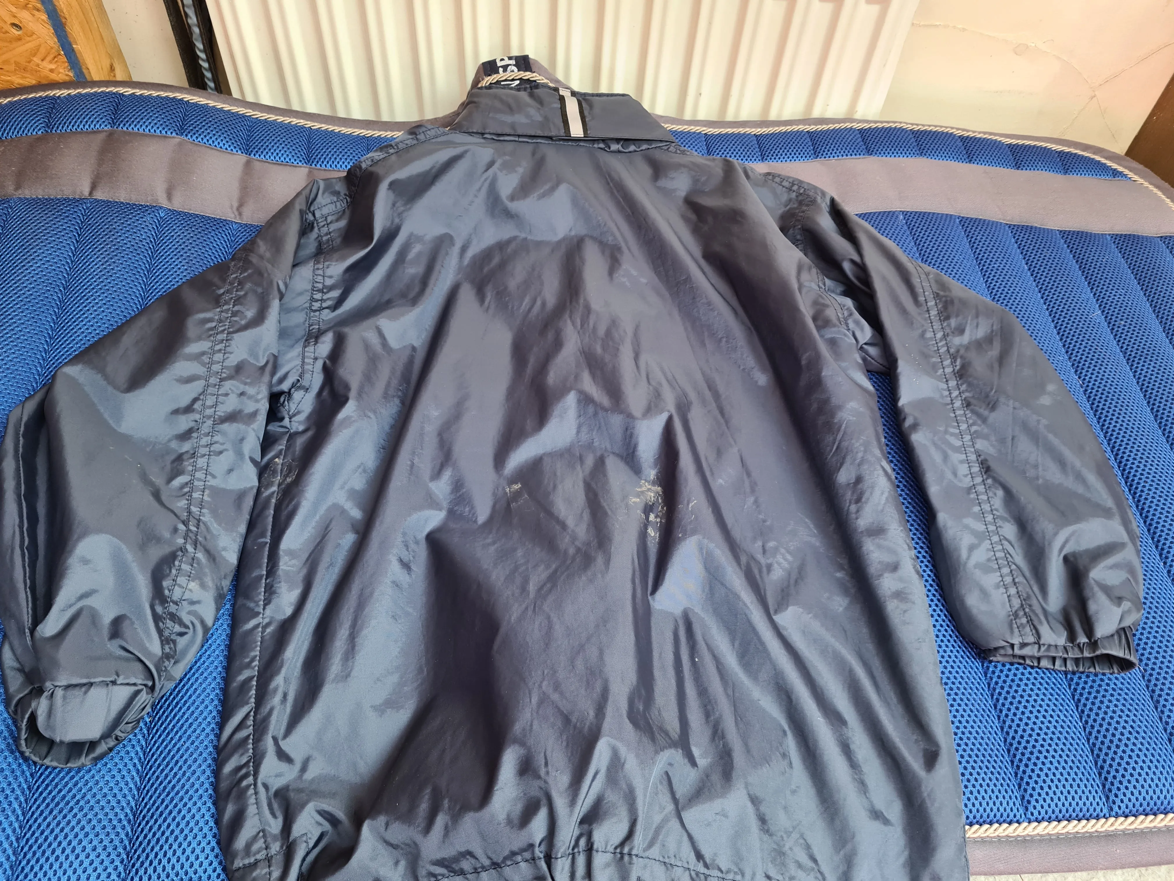 Regatta Navy waterproof jacket age 7/8  FREE POSTAGE 🟢