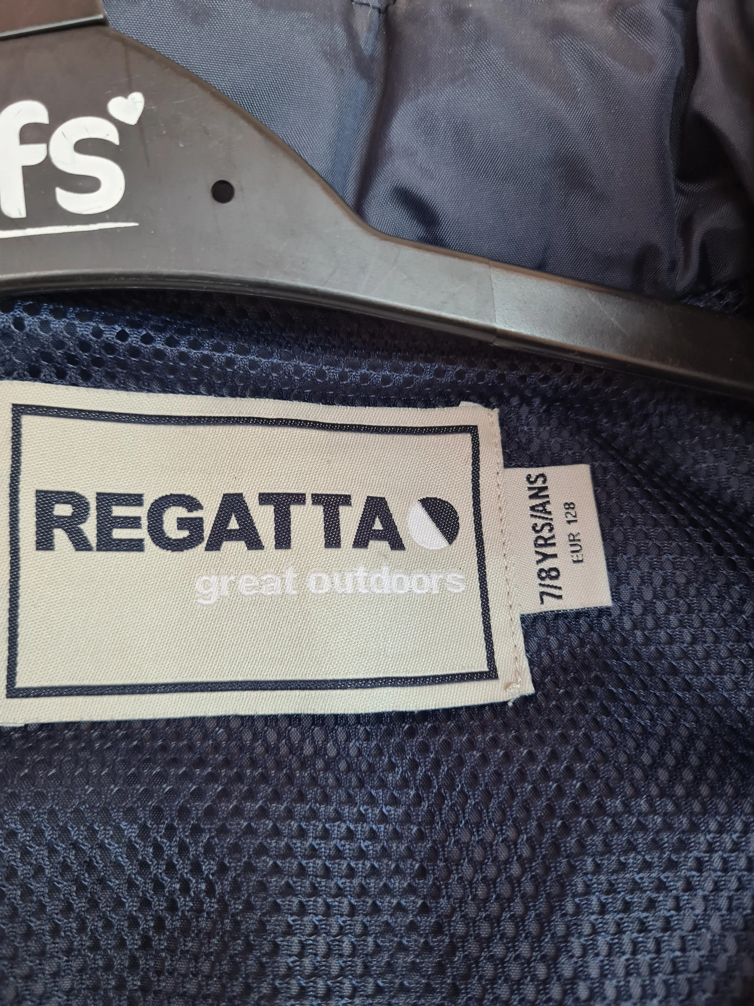 Regatta Navy waterproof jacket age 7/8  FREE POSTAGE 🟢