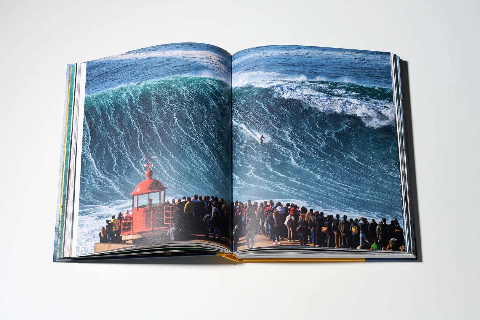 Rizzoli - The Breitling Book of Surfing: A Ride to the Heart of Community