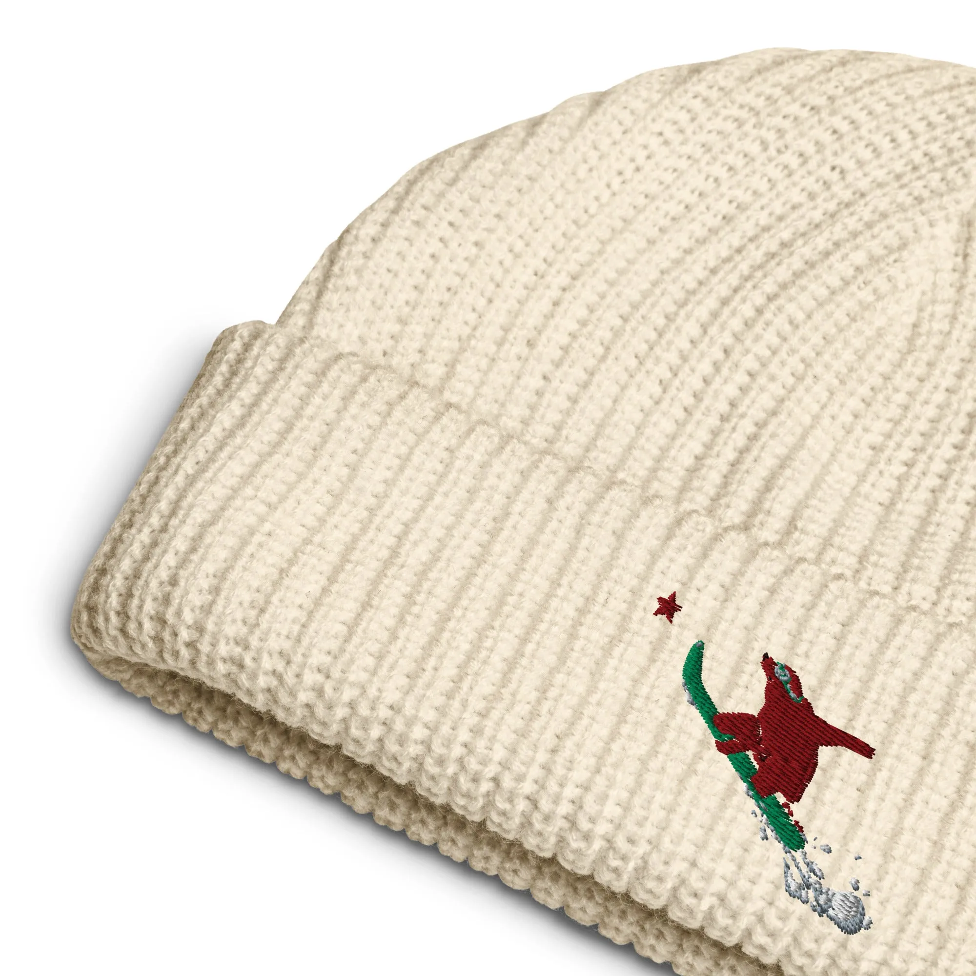 Snowboarding Goldie the Grizzly short beanie