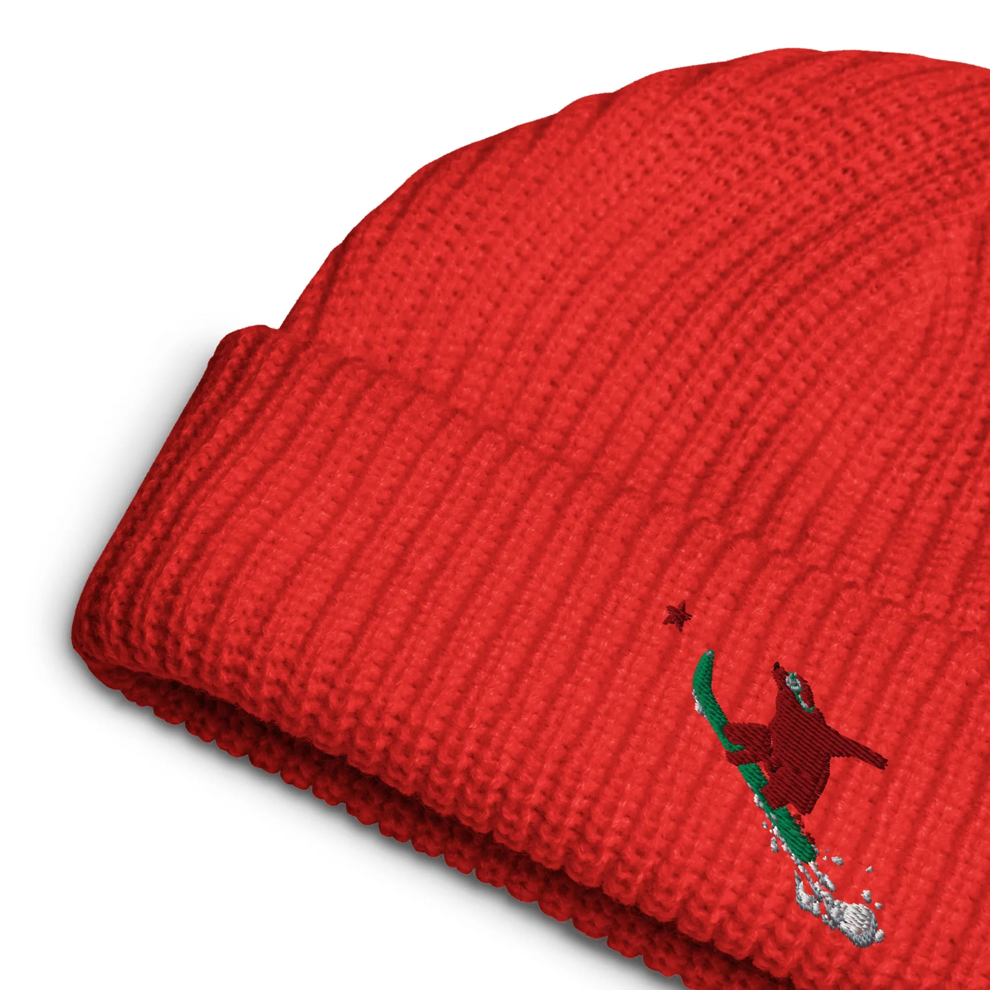 Snowboarding Goldie the Grizzly short beanie