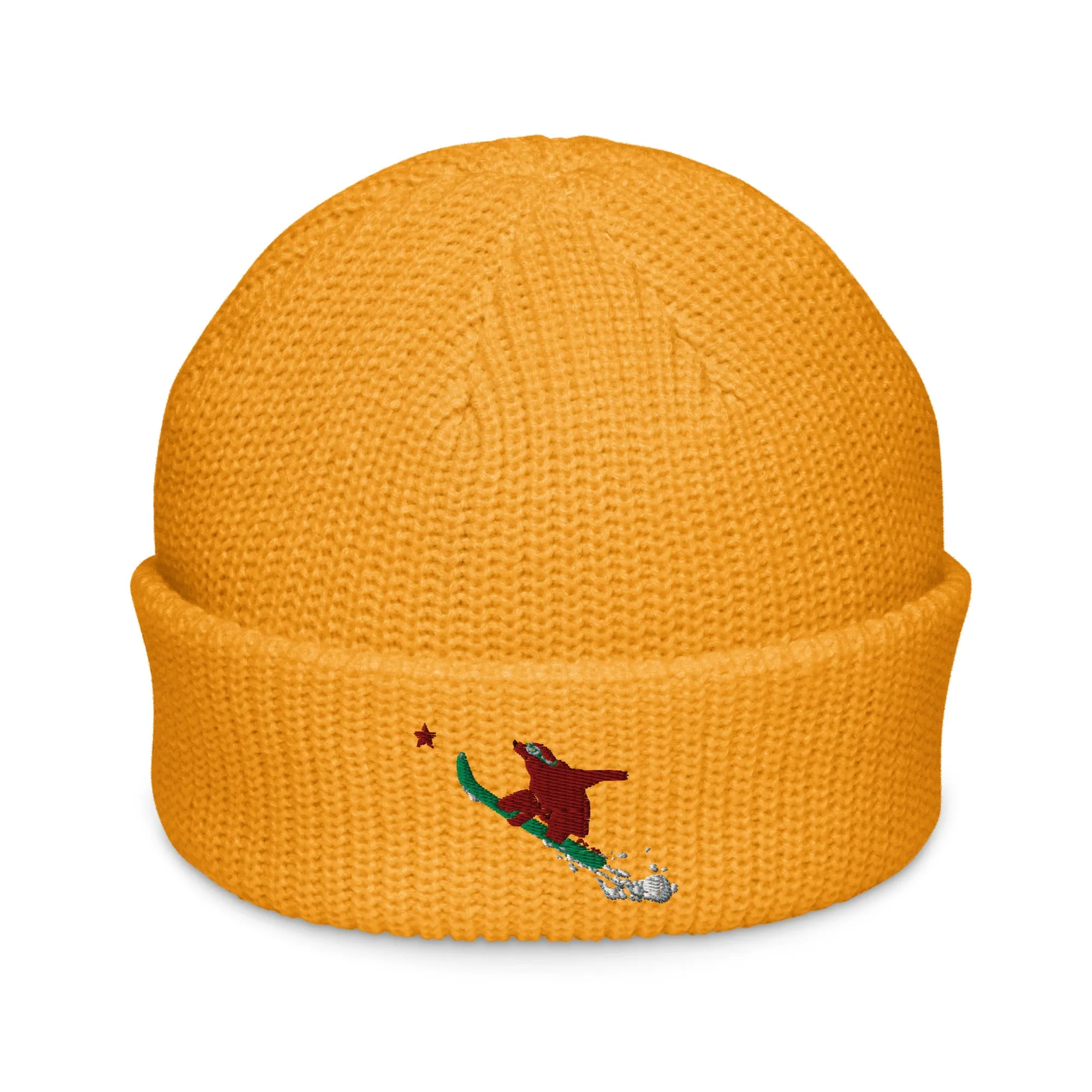 Snowboarding Goldie the Grizzly short beanie